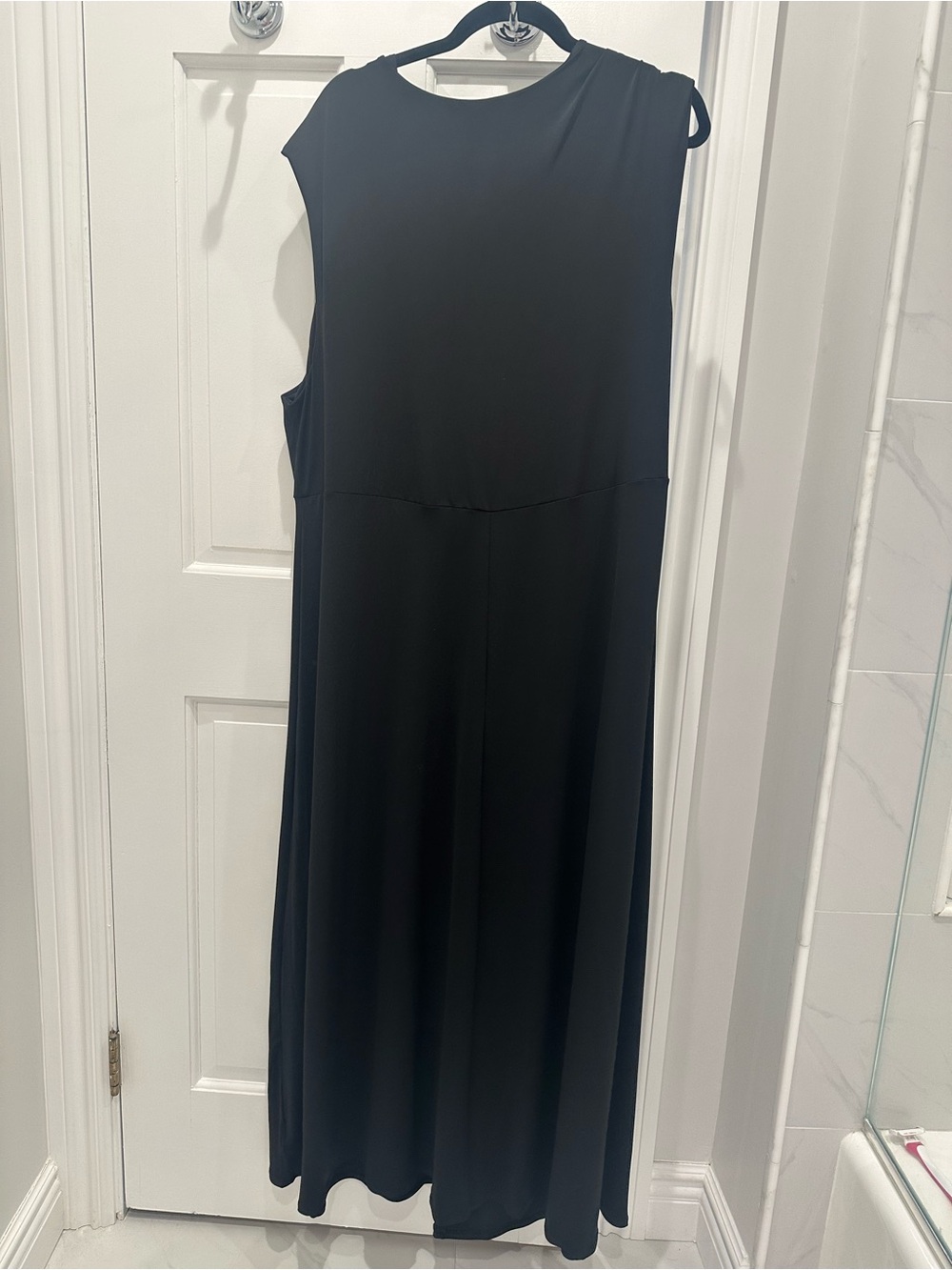 Old Navy Black Sleeveless Twist-Front Maxi Dress - Picture 4 of 4